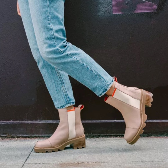 Sorel Joan Now Chelsea Boot Size 11 in Honest Beige, Gum - Picture 13 of 15